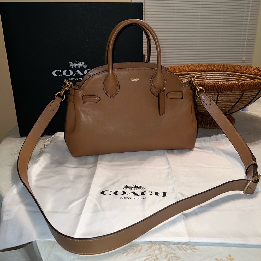 Coach Empire 28